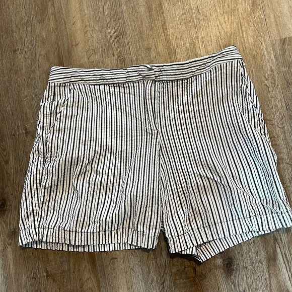 IZOD WOMENS STRIPE SHORTS - Picture 1 of 4